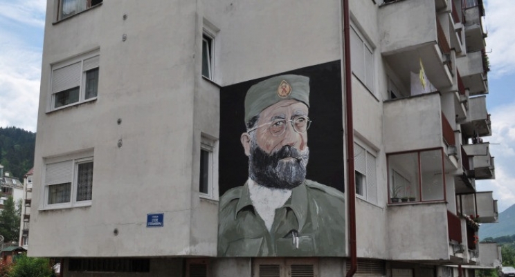 Udruženje žrtava rata Foča zatražilo da se ukloni mural Draži Mihailoviću