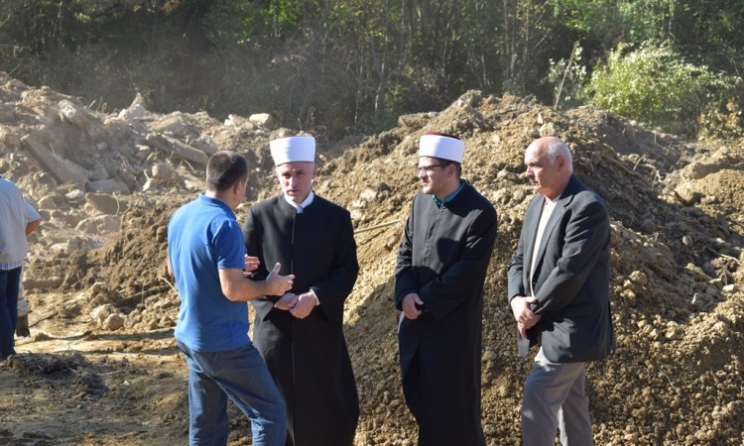 Muftija Kudić posjetio lokalitet nove grobnice u naselju Rizvanovići u Prijedoru