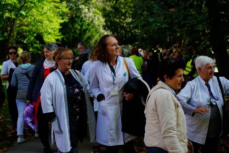 Sarajevo: Stotine zdravstvenih radnika na protestu ispred Vlade KS