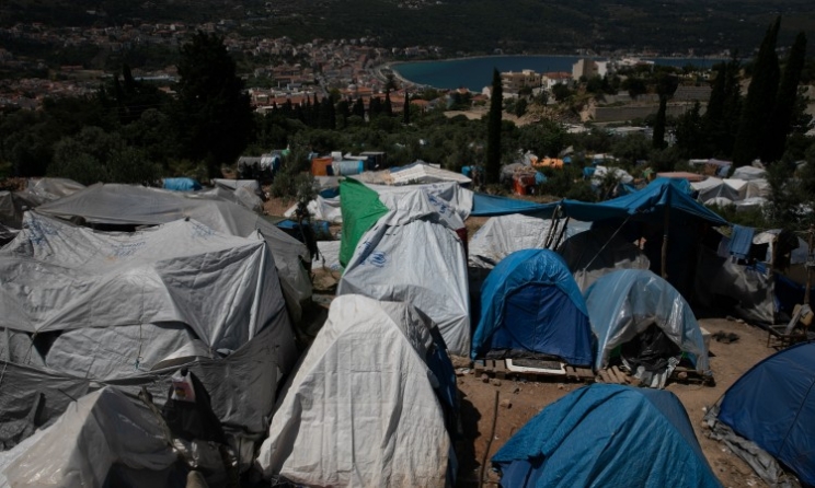 Grčka prebacuje na kopno migrante s ostrva