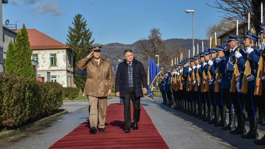 Komšić čestitao 1. decembra - Dan Oružanih snaga BiH