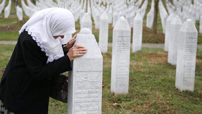 Majke Srebrenice i Žepe-Inicijativa za postavljanje 'stuba srama' u Potočarima