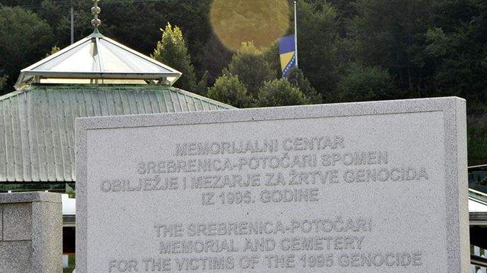 Večeras mirno okupljanje ispred Memorijalnog centra Srebrenica-Potočari 