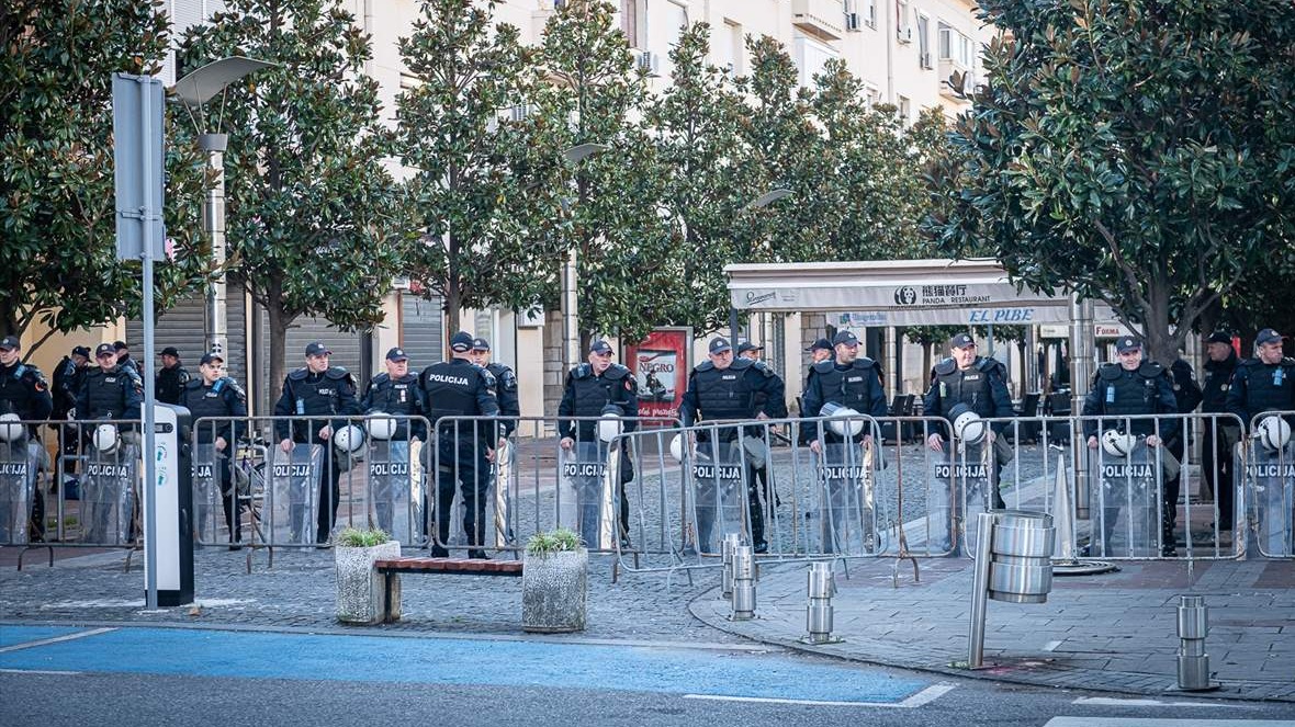 Podgorica blokirana: Policija ne dozvoljava proteste protivnika Zakona o slobodi vjeroispovijesti