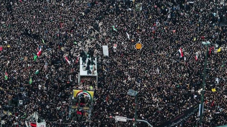 Stotine hiljada Iranaca na molitvama za ubijenog generala Soleimanija