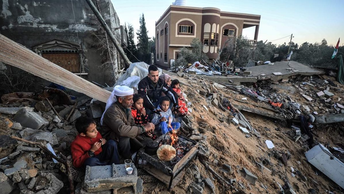 Borba za preživljavanje u Gazi: Palestinska porodica živi u šatoru na temeljima porušene kuće