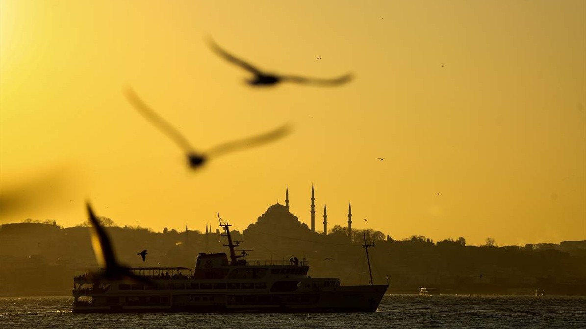 Zalazak sunca u Istanbulu s pogledom na Galata i Djevojačku kulu (FOTO)