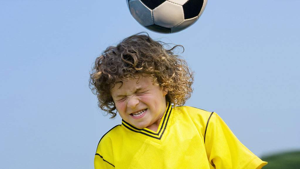 U Velikoj Britaniji djeci zabranjeno udaranje lopte glavom