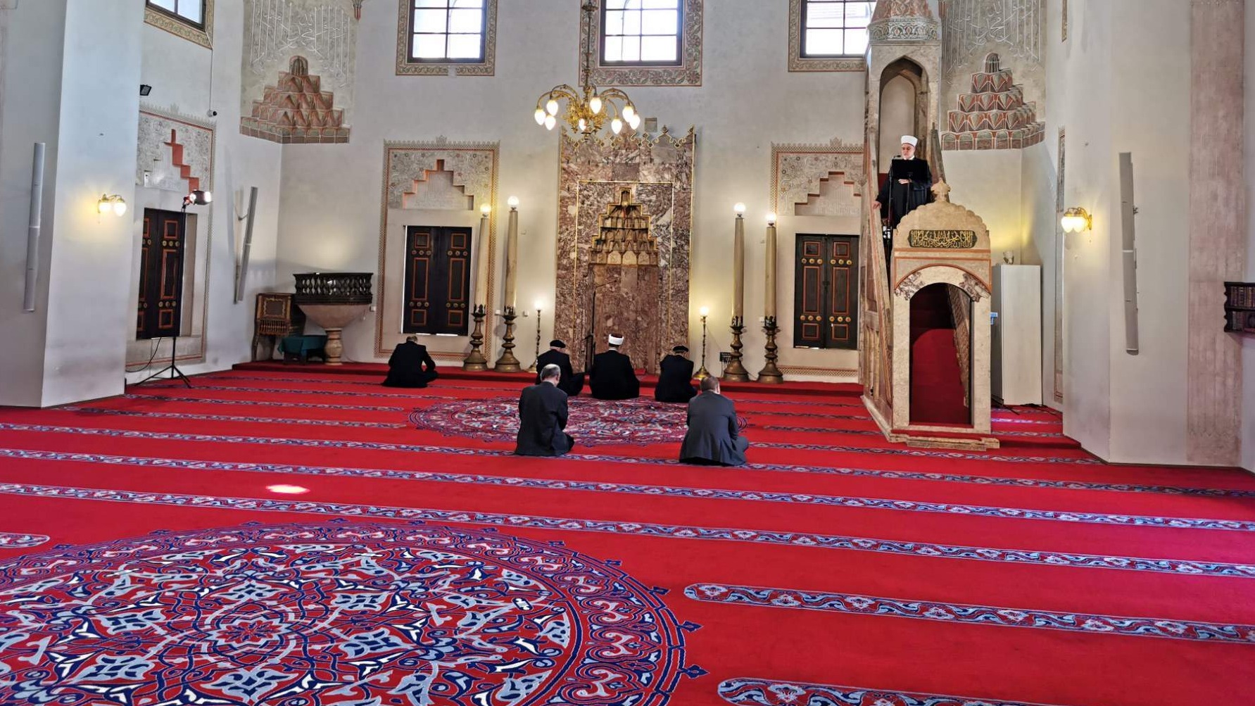 UŽIVO: Džumu u Gazi Husrev-begovoj džamiji predvodi reisu-l-ulema Husein ef. Kavazović