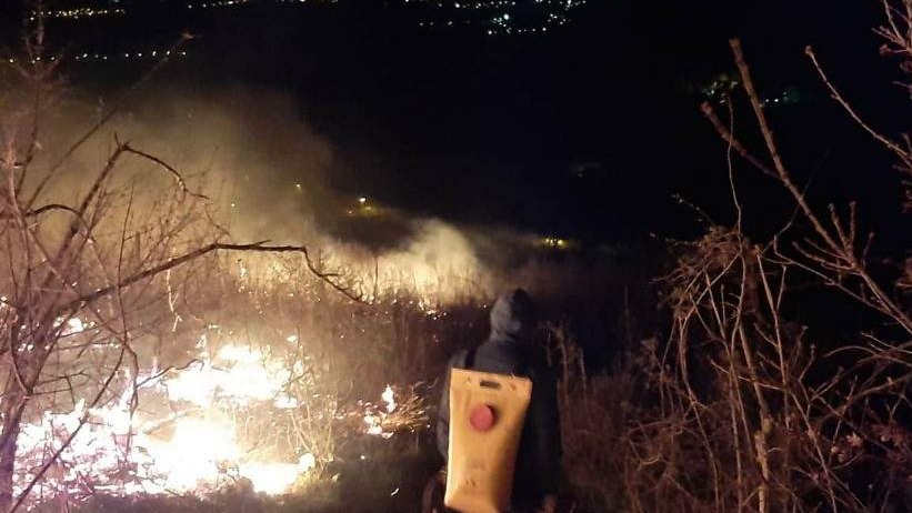 Helikopter gasio požar kod Mostara, vatra još gori (VIDEO)