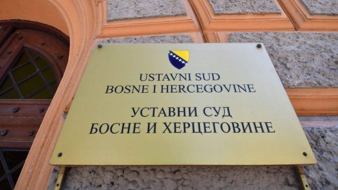  Ustavni sud BiH: Zabranom kretanja za starije od 65 i mlađe od 18 godina u FBiH prekršeno pravo na slobodu kretanja