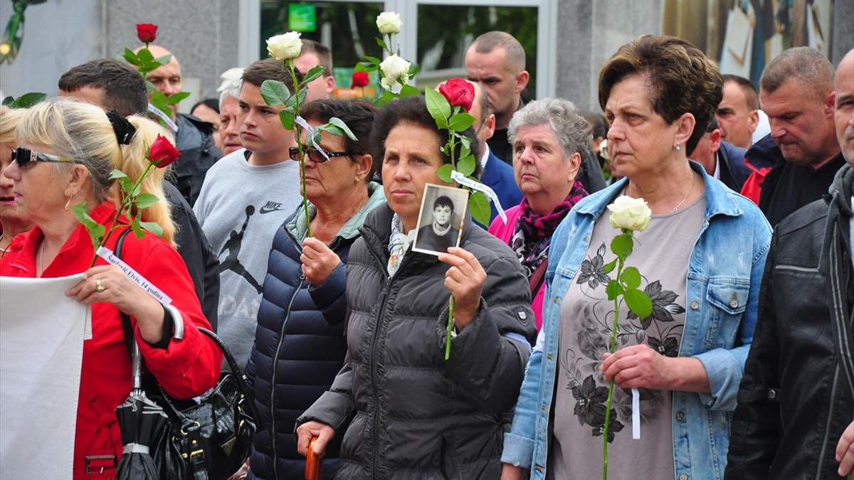 U Prijedoru 31. maja obilježit će se Dan bijelih traka: 102 ruže u znak sjećanja na ubijenu djecu