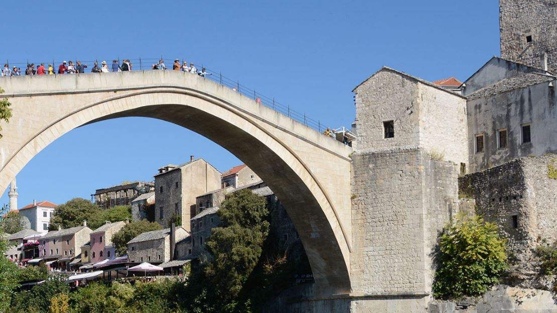 Danas 454. skokovi sa Starog mosta, ograničen broj gledalaca