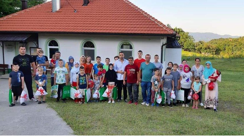 Glumina kod Zvornika: Paketići i pribor za više od stotinu učenika osnovne škole