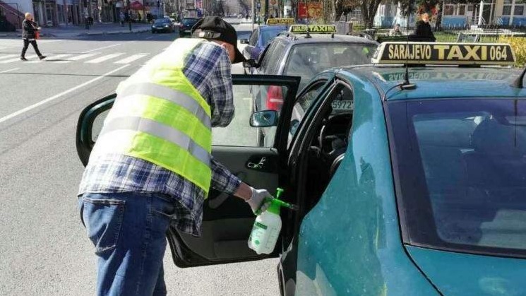 "Sarajevo taxi" - Usluge taksi prijevoza smanjene za 80 posto, poštuju se mjere