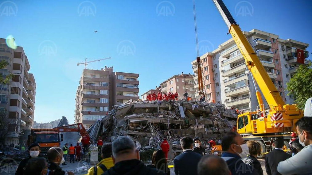 Izmir: Nakon 17 sati od zemljotresa ispod ruševina spašena 50-godišnjakinja