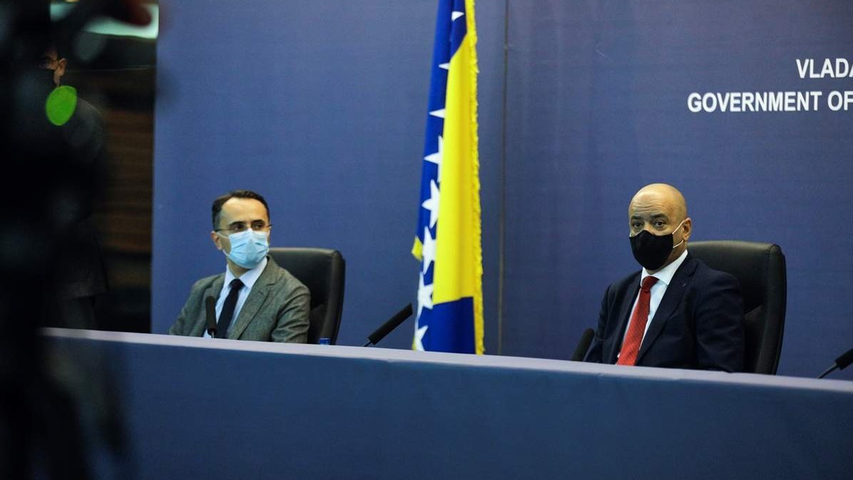 Ozbiljna situacija s epidemijom u FBiH: Poslodavci pozvani da organizuju rad od kuće