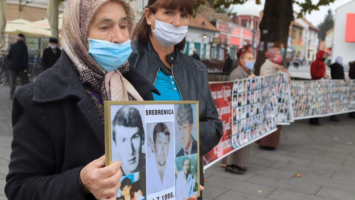 Majke Srebrenice traže istinu i pravdu: Teško nama ako negatori genocida opet pobijede