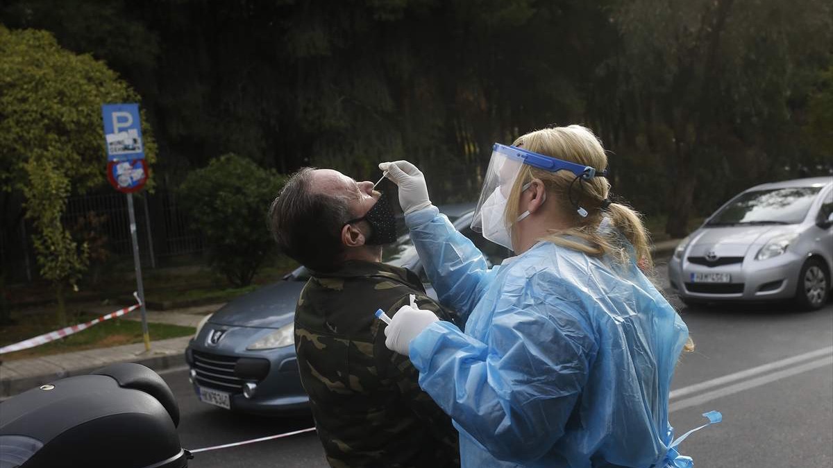 U Grčkoj postavili punktove za "drive-in" testiranje na koronavirus