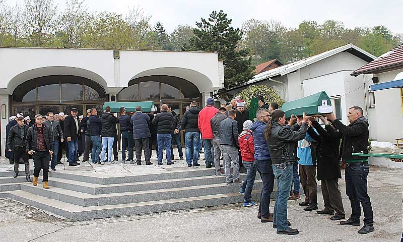 Iz Tuzle ispraćeni tabuti ubijenih Vlaseničana