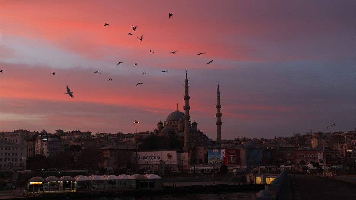 Magični izlazak sunca u Istanbulu, gradu na dva kontinenta