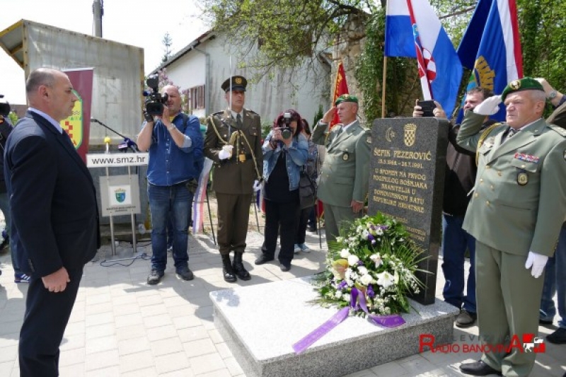 Otkriveno spomen-obilježje za prvog poginulog Bošnjaka branitelja u Domovinskom ratu