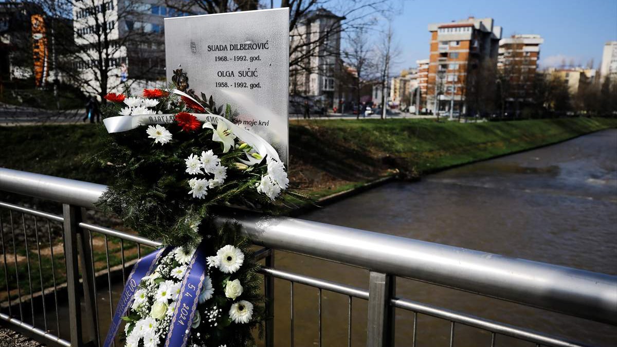 Sjećanje na opsadu Sarajeva: Cvijeće i počast za nedužno stradale građane