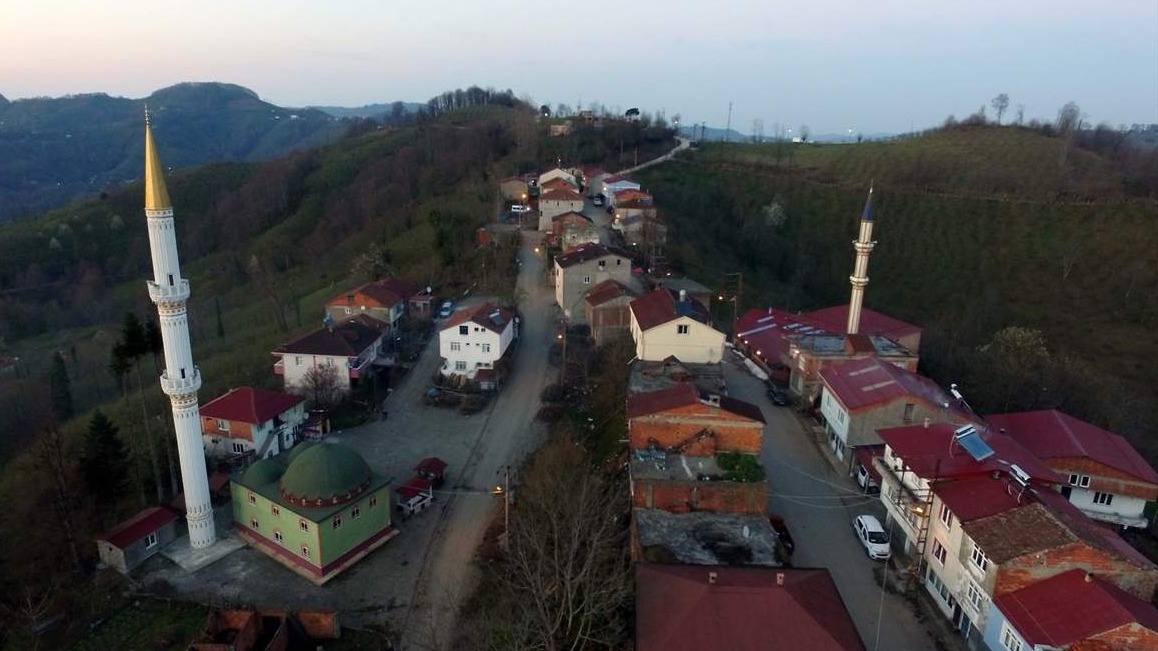 Turska: Iako žive u istoj ulici, iftar dočekuju u različito vrijeme