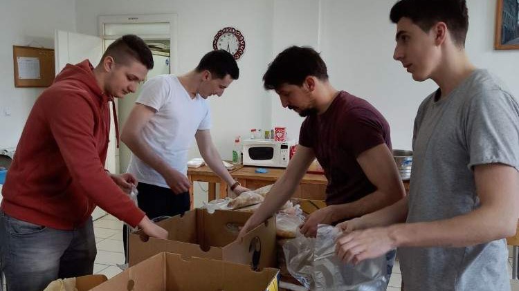 Fondacija 'Proljeće' sprema i dostavlja iftare studentima u Tuzli