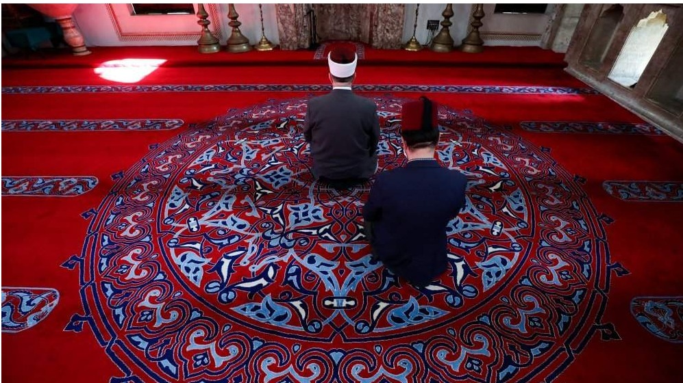 Postači žale što ne mogu u džamiju na teravih-namaz