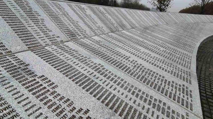 Porodice dale saglasnost za ukop 14 žrtava genocida u Srebrenici