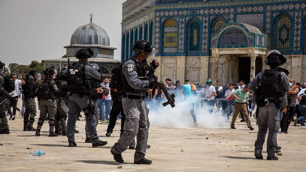 U napadu izraelske policije na vjernike u Al-Aksi povrijeđeno 20 Palestinaca