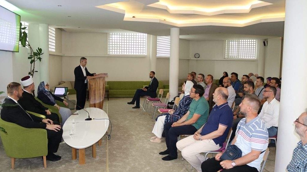 Seminari za vjeroučitelje Muftiluka zeničkog “Islamska zajednica u BiH u suočenju sa raznim vrstama ideologija”