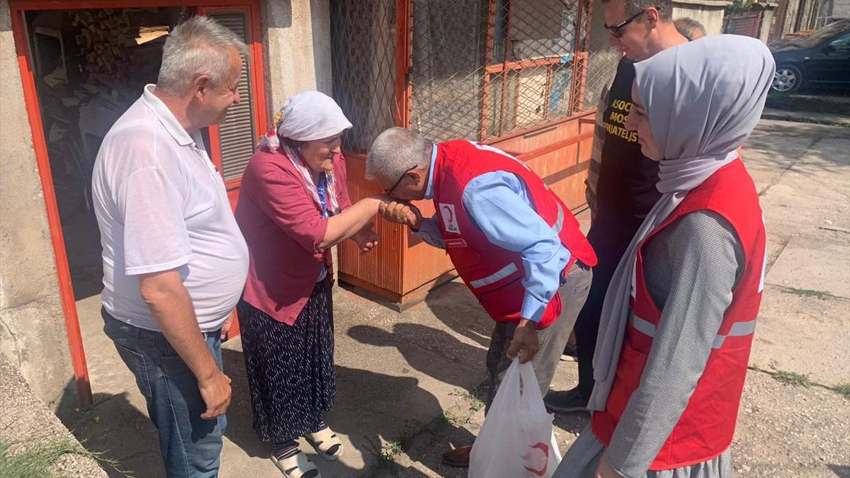 Crveni polumjesec Turske kurbansko meso podijelio socijalno ugroženima u BiH