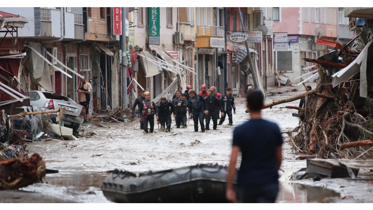 Turska: Broj smrtno stradalih u poplavama u crnomorskoj regiji povećan na 62