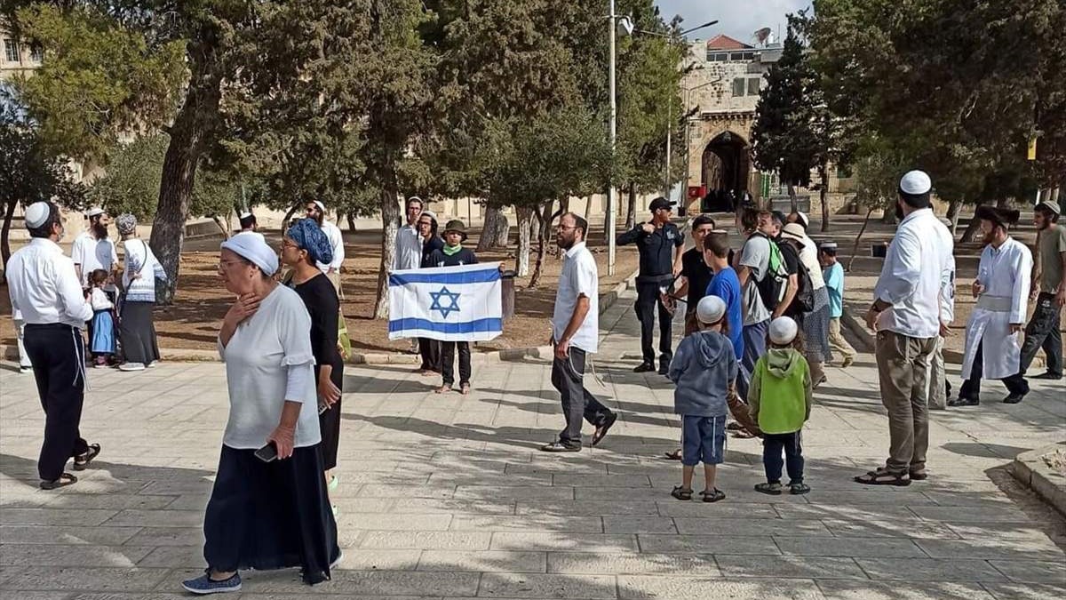 Jevrejski ekstremisti ilegalno ušli u kompleks Al-Akse i razvili izraelsku zastavu