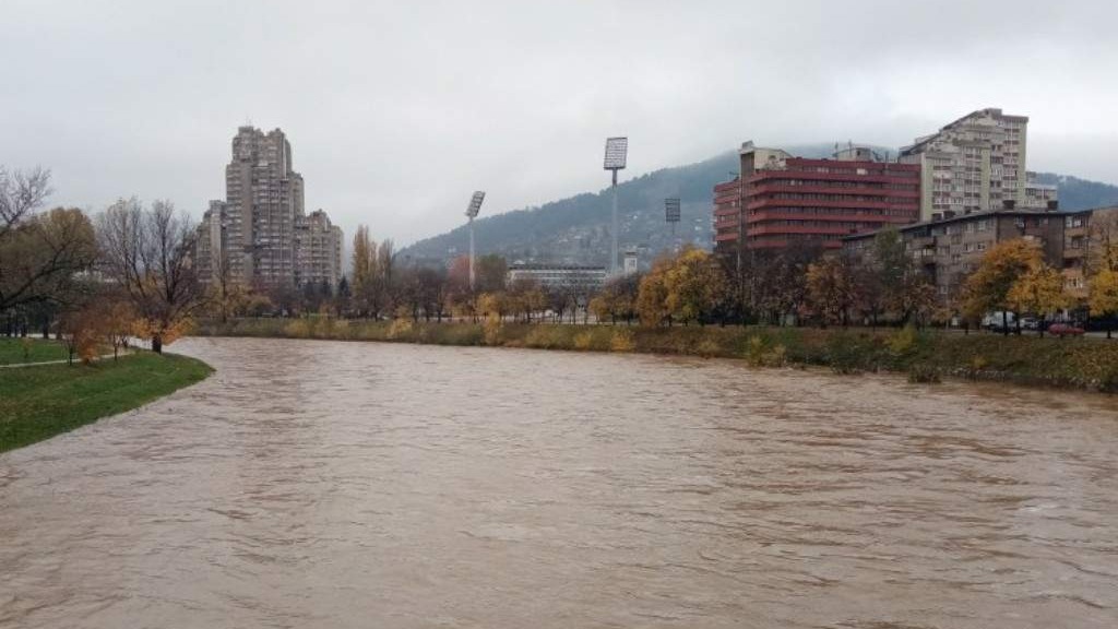 Bosna se vraća u korito, vodostaj jutros niži za oko 60 cm