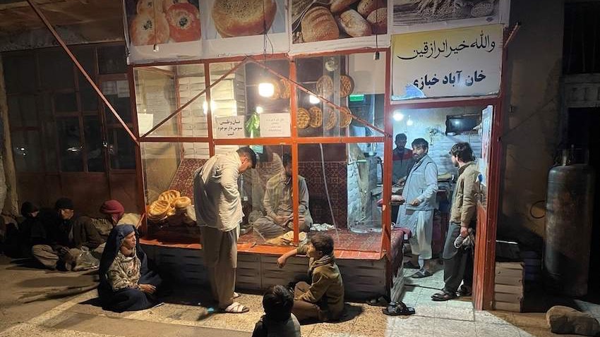 Afganistan: Sve češći prizori ljudi koji čekaju na komad hljeba