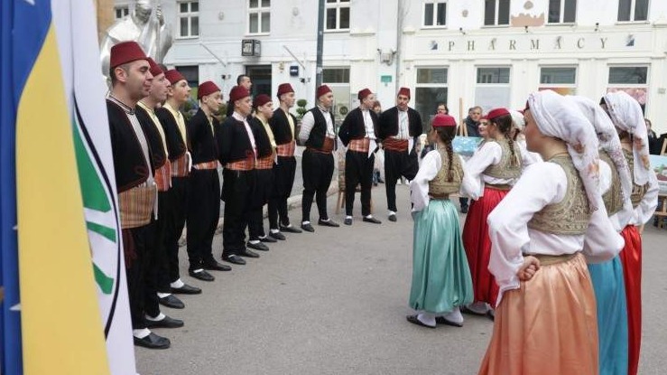 Od Katedrale do Sebilja u narodnim nošnjama na Dan državnosti BiH