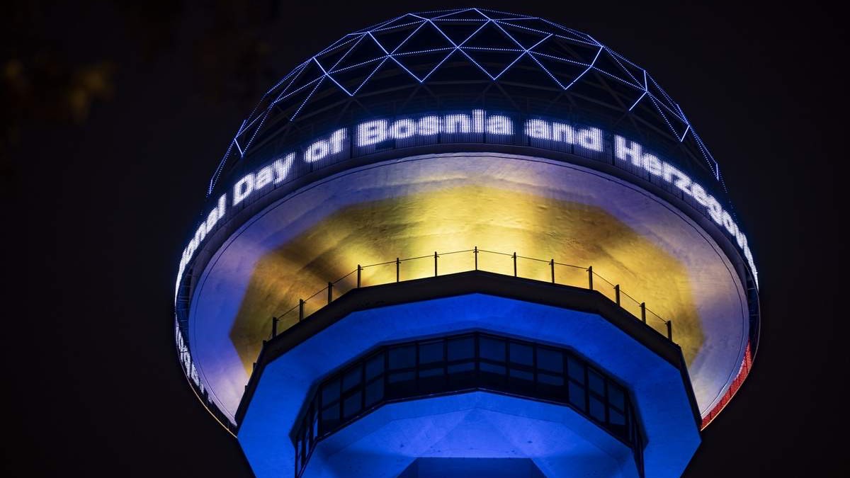 Simbol Ankare: Toranj Atakule osvijetljen bojama zastave Bosne i Hercegovine