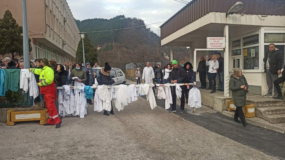 Zdravstveni radnici u Konjicu odložili mantile: Ovo je najgora situacija u zdravstvu u Evropi
