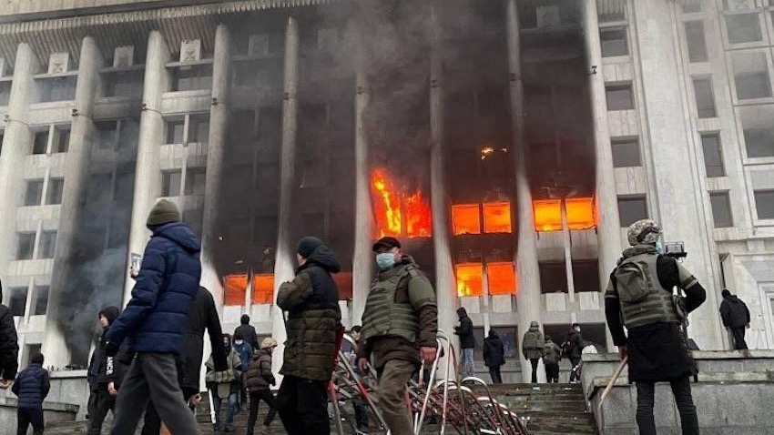 Predsjednik Kazahstana dao odobrenje vojnicima da pucaju bez upozorenja