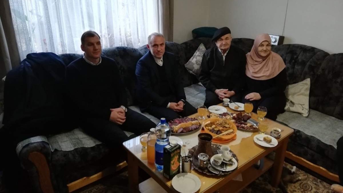 Muftija Kudić posjetio prijedorskog imama u penziji Adil-ef. Solu