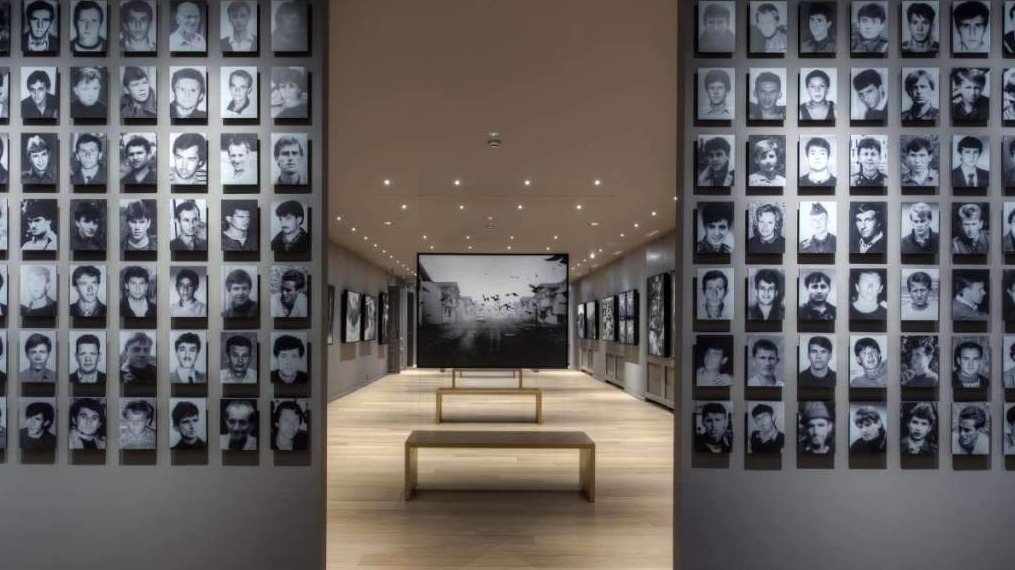 Galerija 11/07/95 posvećena sjećanju na genocid u Srebrenici obilježava deceniju postojanja