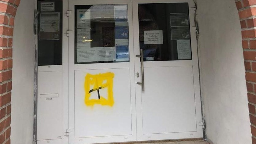 Vandalizam u Njemačkoj: Na vratima džamije u Dortmundu nacrtana svastika