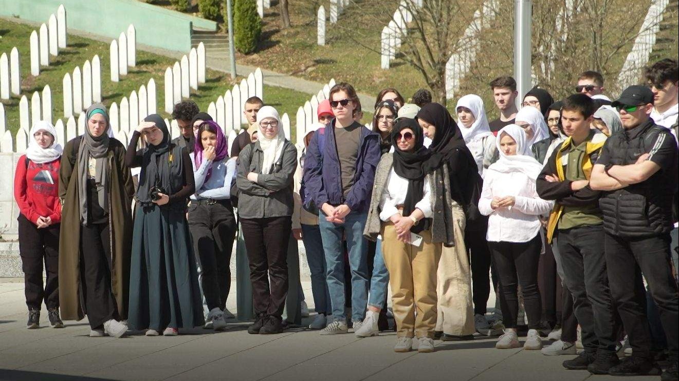 Učenici šest sarajevskih srednjih škola posjetili Memorijalni centar Srebrenica - Potočari