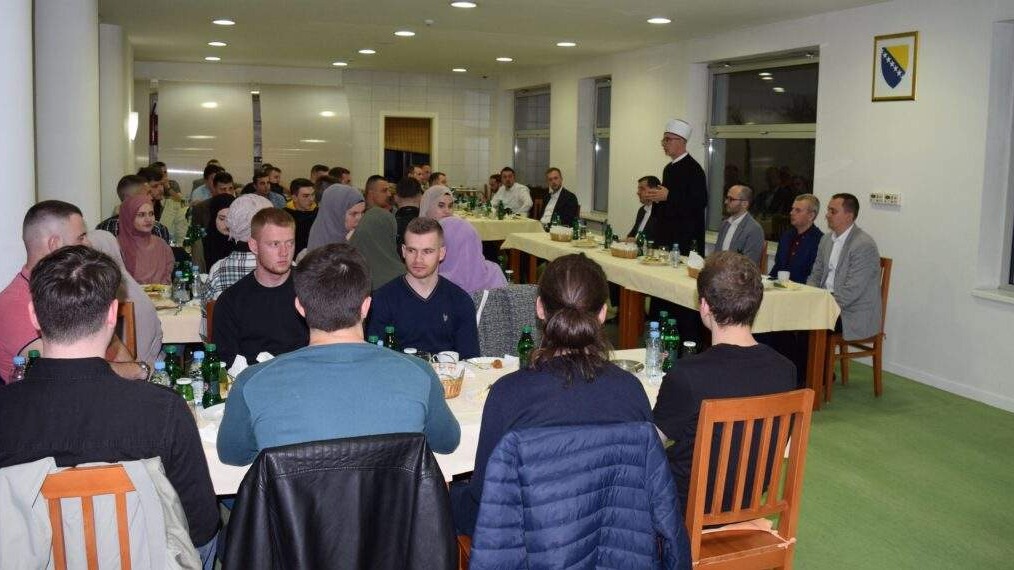 Muftijstvo tuzlansko: Iftar za aktiviste Mreže mladih 