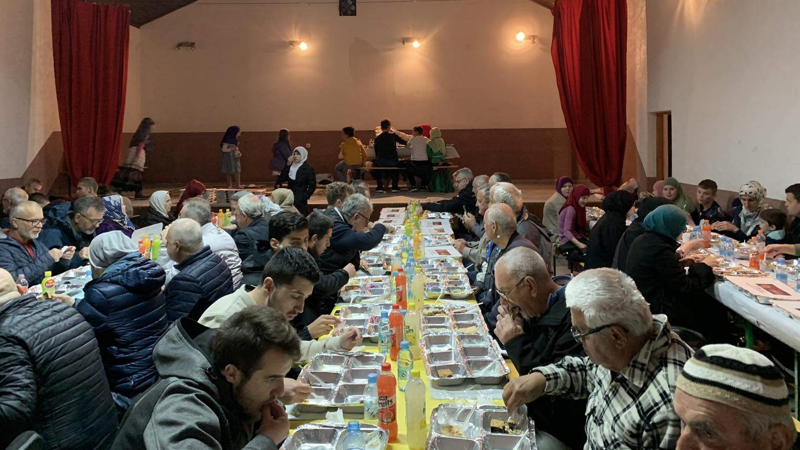  Prnjavor: Iftar Fondacije "Izvor nade" okupio veliki broj džematlija