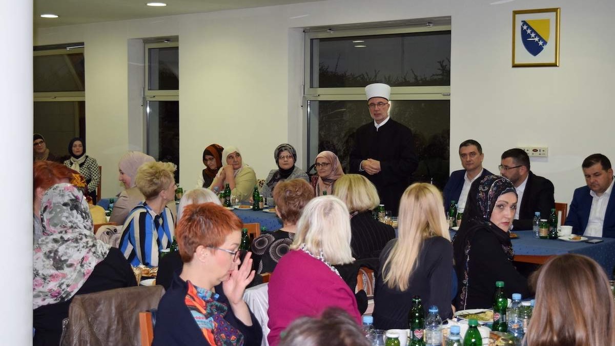 Muftijstvo tuzlansko: Tradicionalni iftar za Bošnjakinje