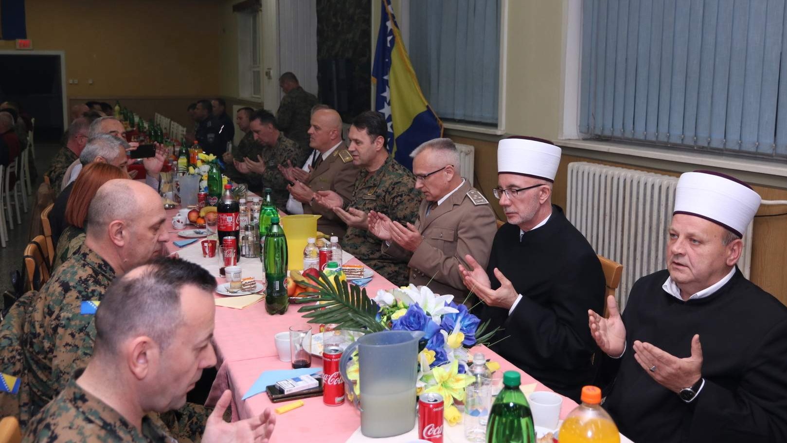 Iftar u kasarni Oružanih snaga Bosne i Hercegovine u Dubravama